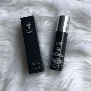 Organza Younique touch spray foundation